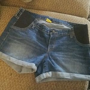 Old Navy Maternity side stretch shorts
